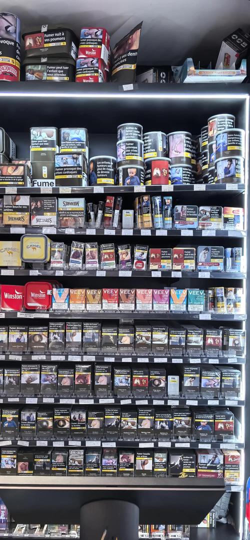 1. WholesaleCigarettes.com，这个网站提供各种品牌和类型的香烟批发服务。